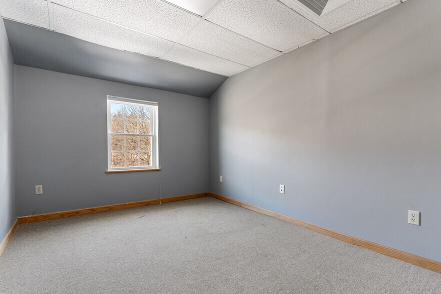 More Photos Of 128 Litchfield Rd, New Milford Medical For Sale