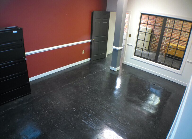 More Photos Of 306 E Main St, Richmond Office For Sale