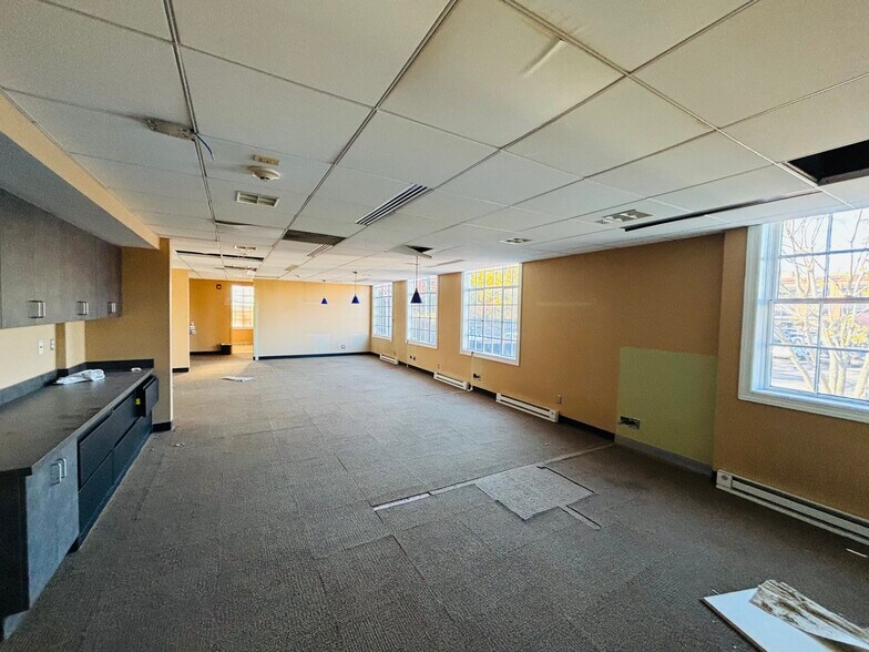 More Photos Of 1345 Old Northern Blvd, Roslyn Storefront Retail Office For Sale
