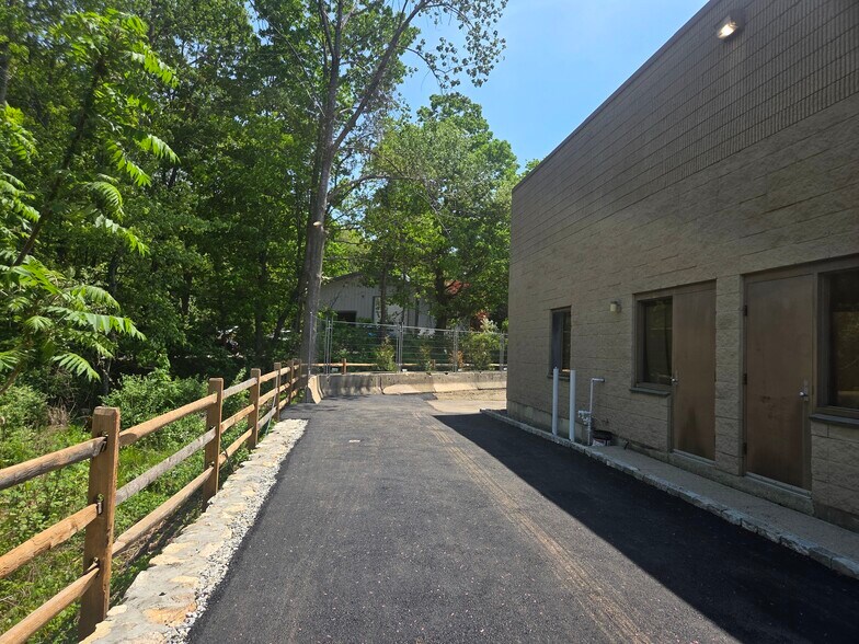 More Photos Of 20 Bonazzoli Ave, Hudson Land For Lease