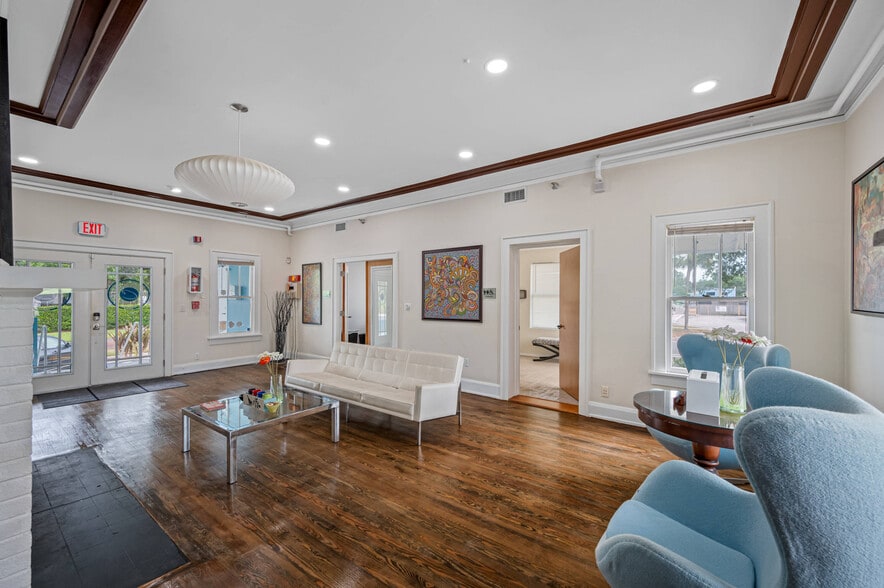 More Photos Of 2901 1st Ave N, Saint Petersburg Office For Lease