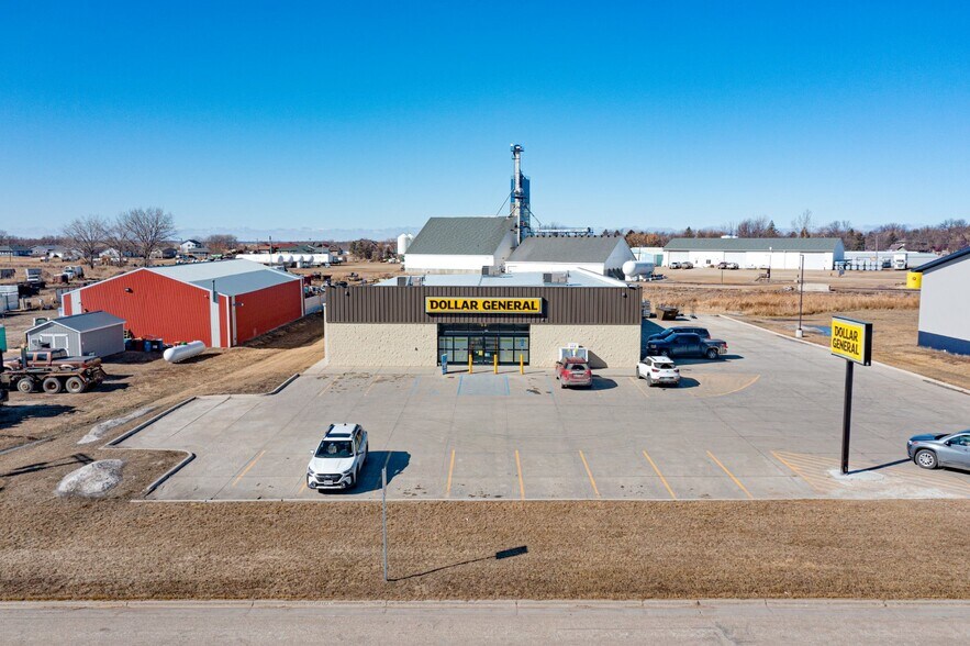 More Photos Of 920 Main Ave, Britton General Retail For Sale