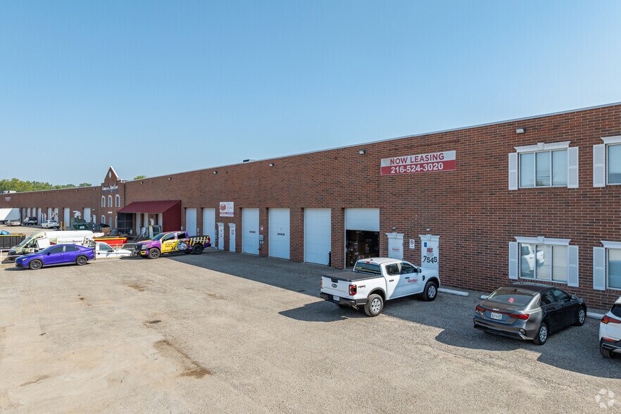 More Photos Of 7535-7735 Granger Rd, Valley View Flex For Lease