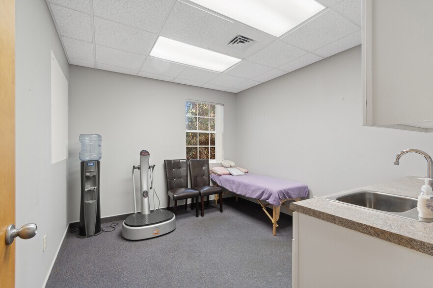 More Photos Of 4615 NW 53rd Ave, Gainesville Medical For Sale