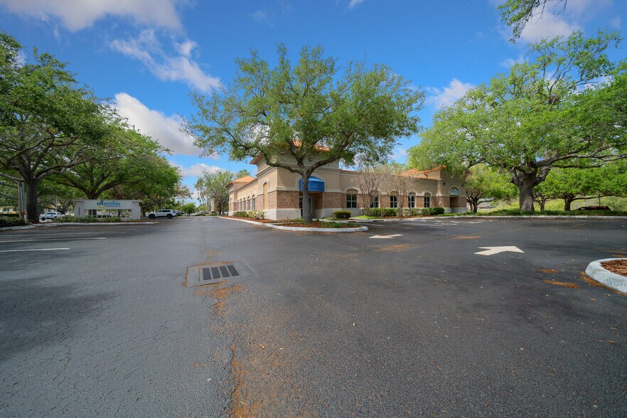 More Photos Of 5885 Central Ave, Saint Petersburg Office For Lease
