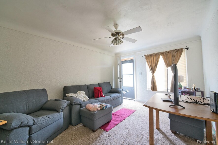 More Photos Of 51 Spokane Dr, Pontiac Apartments For Sale