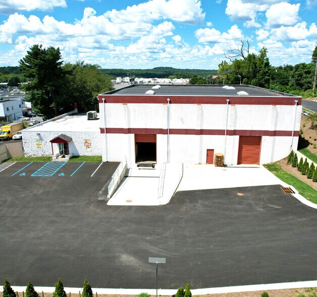 More Photos Of 6436 Baltimore National Pike, Catonsville Showroom For Lease