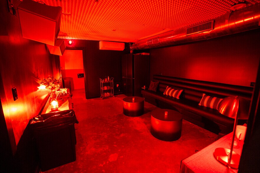 More Photos Of 505 E 7th St, Austin Freestanding For Sale