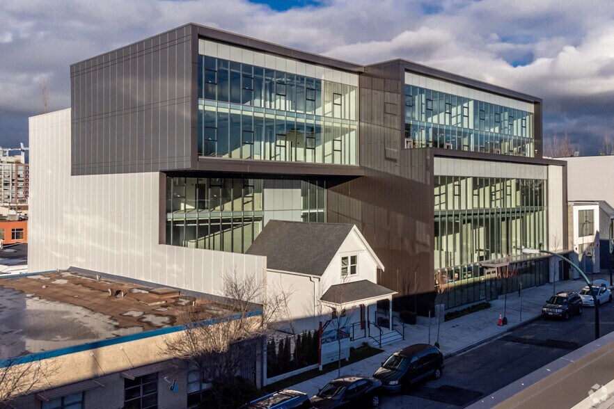 More Photos Of 63 6 Th Av W, Vancouver Medical For Sale