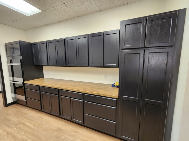 More Photos Of 2 Fisher Rd, Greenville Schools For Lease