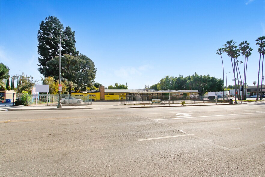 More Photos Of 4950 Wilshire Blvd, Los Angeles Office For Sale
