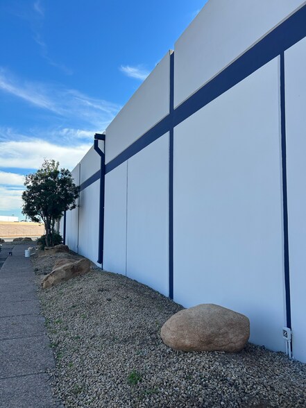 More Photos Of 2625 E University Dr, Phoenix Warehouse For Lease