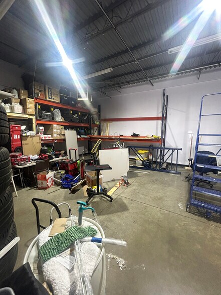 More Photos Of 1340-1358 Ridge Ave, Elk Grove Village Warehouse For Sale