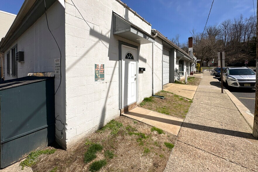 More Photos Of 99 S Main St, Lambertville Storefront For Sale