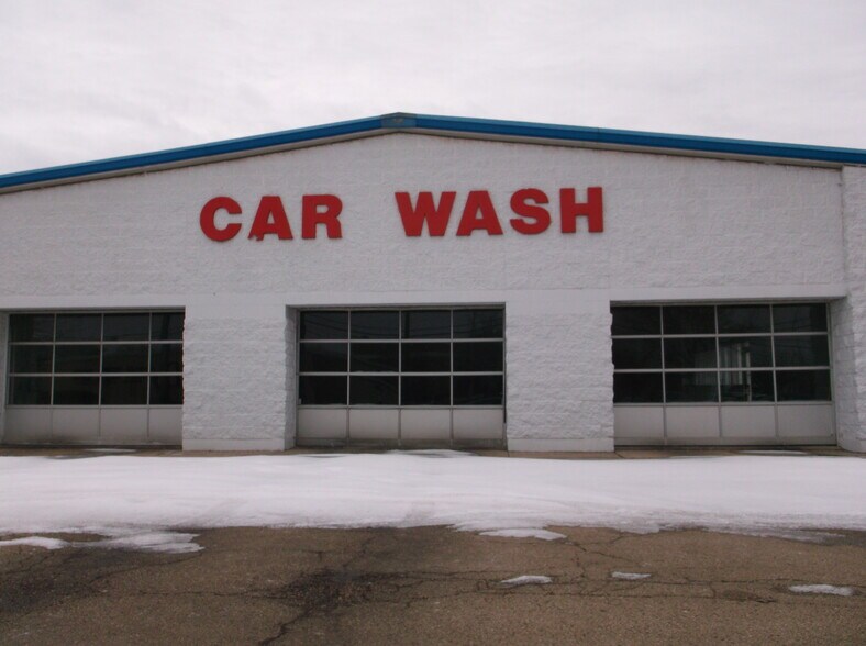 More Photos Of 911 Witzel Ave, Oshkosh Carwash For Lease