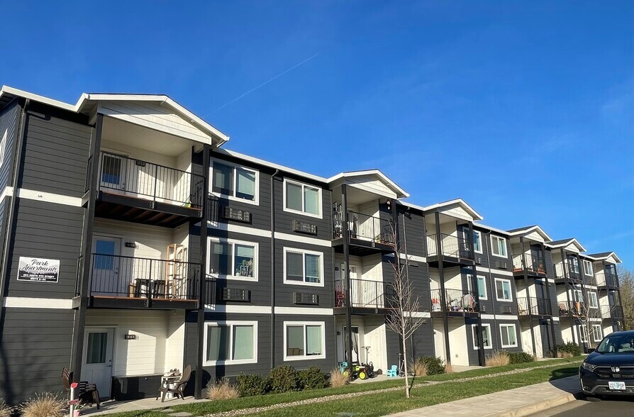 More Photos Of 354 S 8th St, Carlton Multifamily For Sale