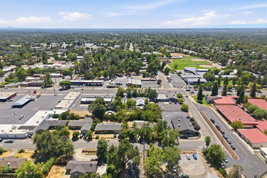 More Photos Of 870 Hartnell Ave, Redding Garden Center For Sale