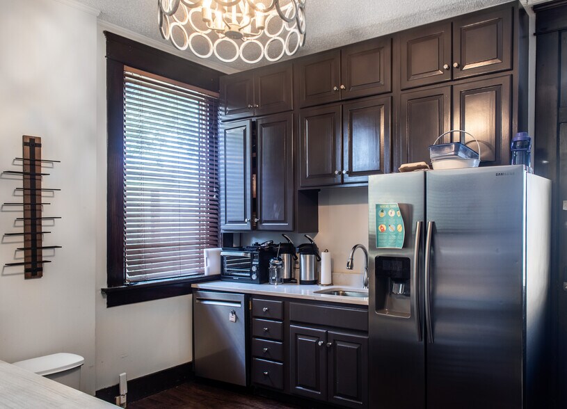 More Photos Of 1107 17th Ave S, Nashville Office For Lease