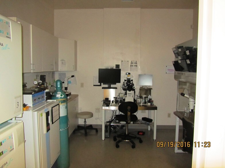 More Photos Of 704 Keystone Ct, Fayetteville Medical For Lease