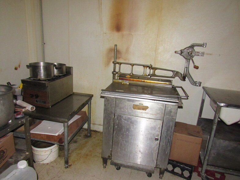 More Photos Of 275 Laing St, Redgranite Supermarket For Lease