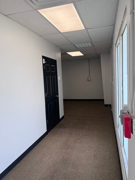 More Photos Of 3032-3090 44th Ave N, Saint Petersburg Warehouse For Lease
