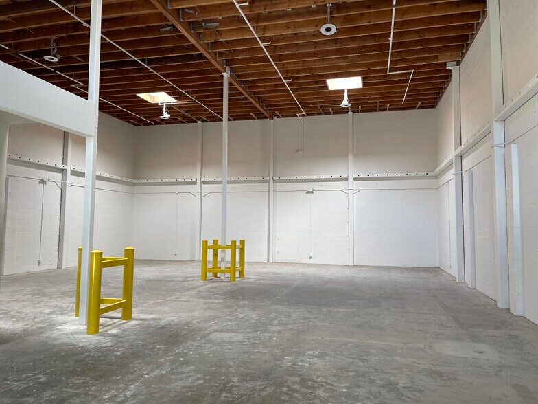More Photos Of 305 Old County Rd, San Carlos Warehouse For Lease