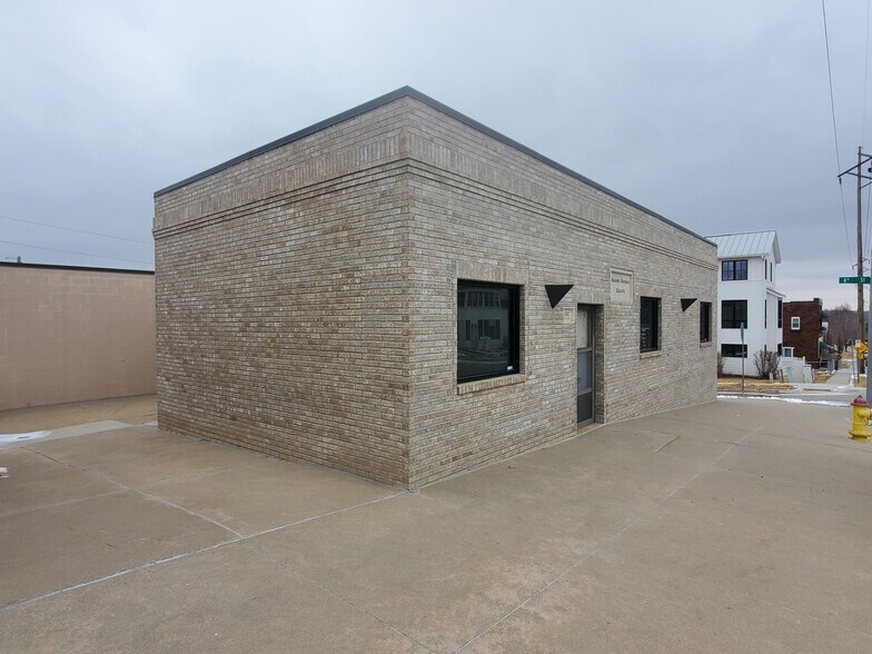 More Photos Of 802 Pierce St, Omaha Warehouse For Sale