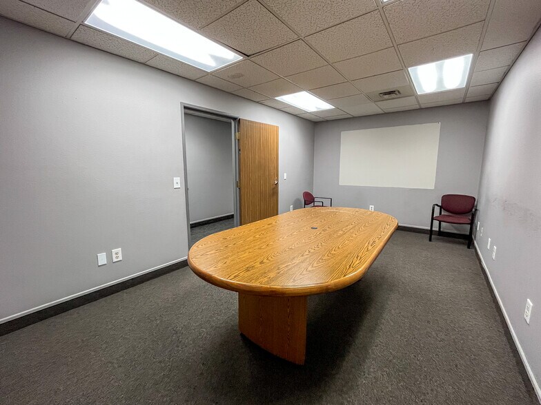 More Photos Of 2821 Plant St, Rapid City Flex For Lease