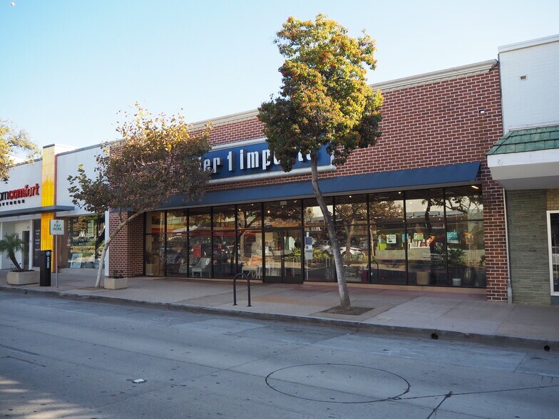 More Photos Of 422 S Lake Ave, Pasadena Storefront For Lease