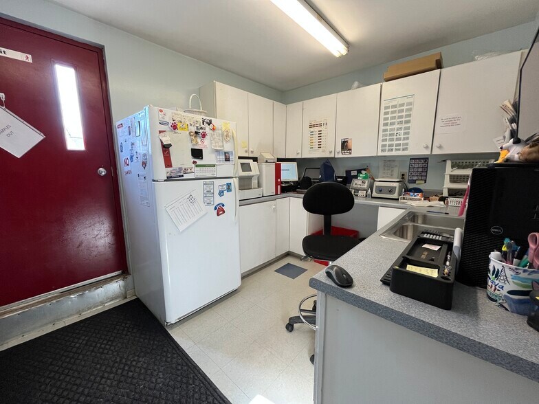 More Photos Of 1305 Black St, Pekin Flex For Sale