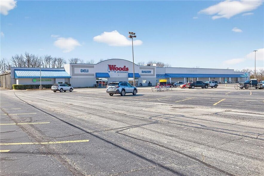 More Photos Of 1407 W Austin Blvd, Nevada General Retail For Sale