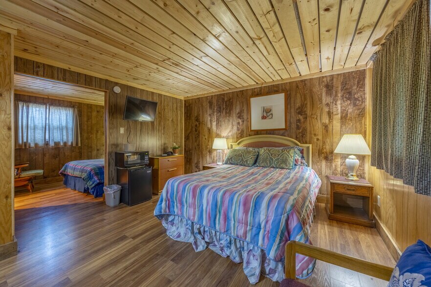 More Photos Of 815 Main Ave, Tillamook Hotel For Sale
