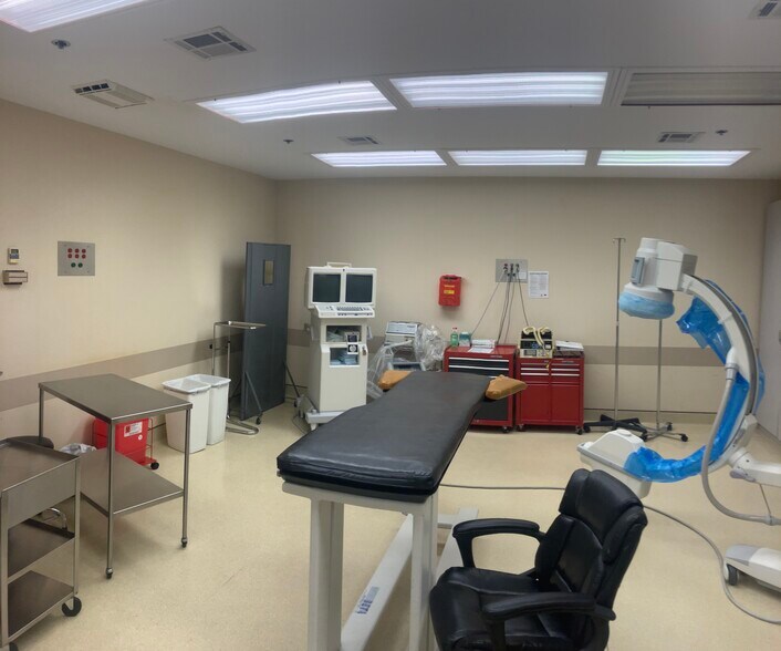 More Photos Of 561 Cranbury Rd, East Brunswick Medical For Sale