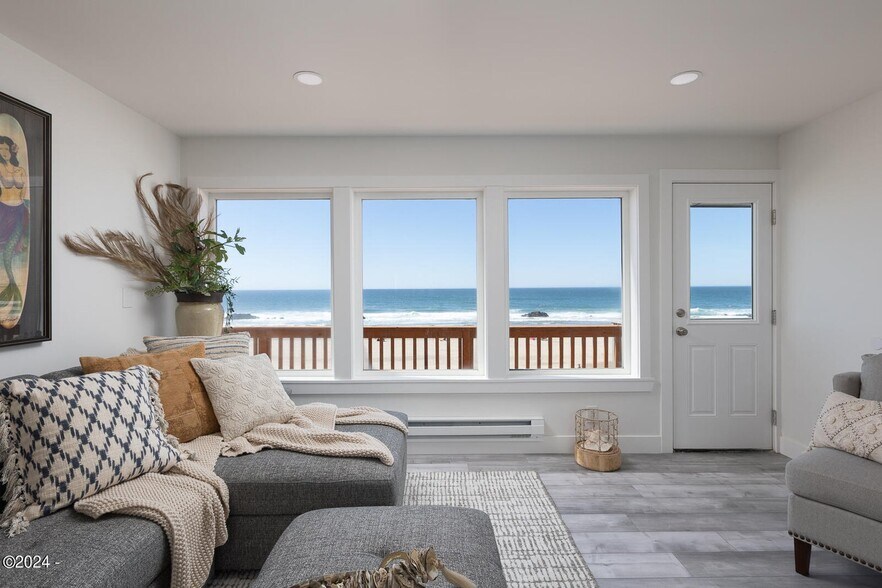 More Photos Of 3929 NW Jetty Ave, Lincoln City Apartments For Sale