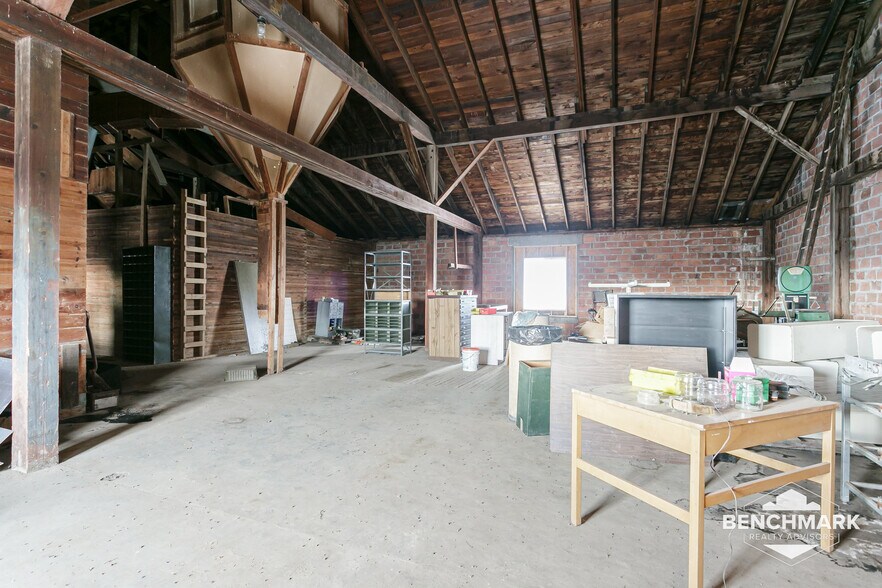 More Photos Of 4017 Railroad, Williamson Warehouse For Sale
