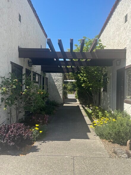 More Photos Of 1580 E Washington St, Petaluma Medical For Sale