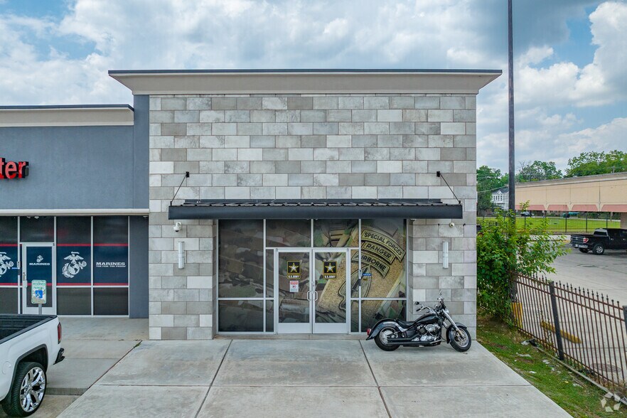 More Photos Of 239 W Tidwell Rd, Houston Storefront Retail Office For Lease