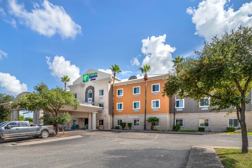 More Photos Of 2965 E Main St, Alice Hotel For Sale