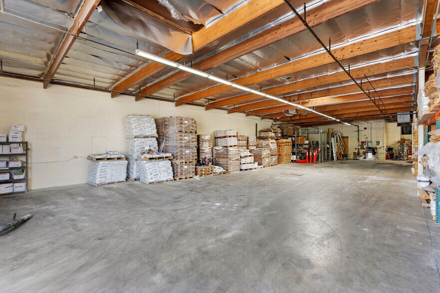 More Photos Of 77570 Enfield Ln, Palm Desert Warehouse For Sale