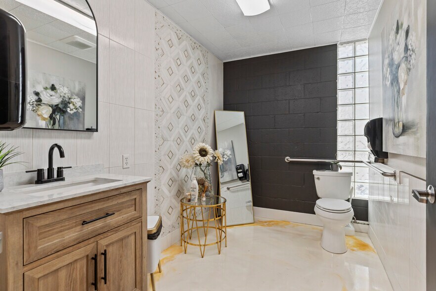 More Photos Of 823 15th St, Modesto Office For Sale