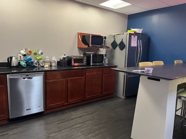 More Photos Of 7820 E Pleasant Valley Rd, Independence Loft Creative Space For Lease
