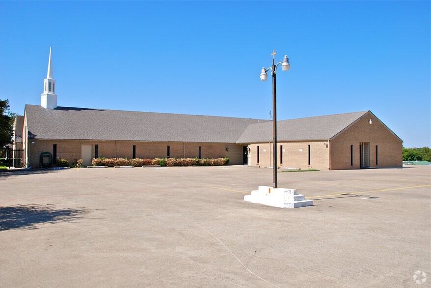 More Photos Of 2111 Skyline Dr, Mesquite Religious Facility For Sale