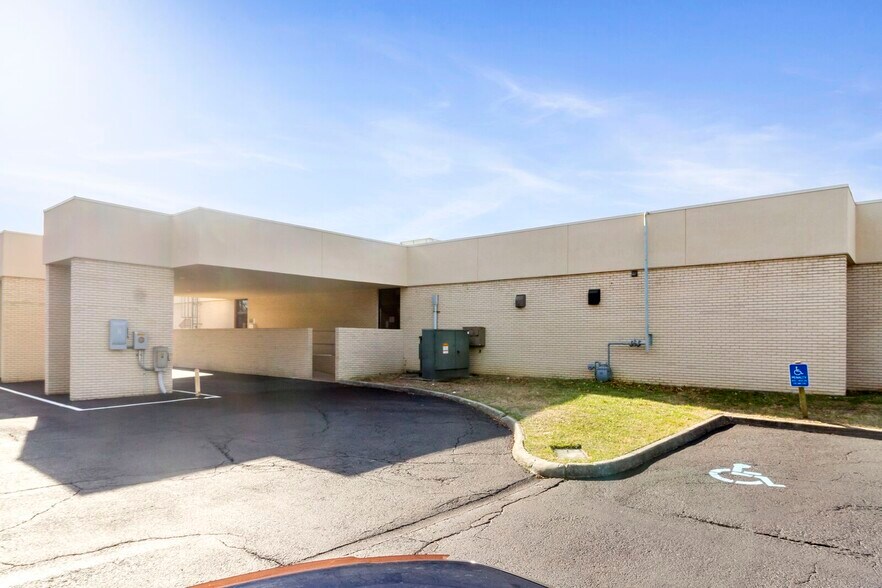 More Photos Of 2460 Lee Hwy N, Pulaski Healthcare For Sale