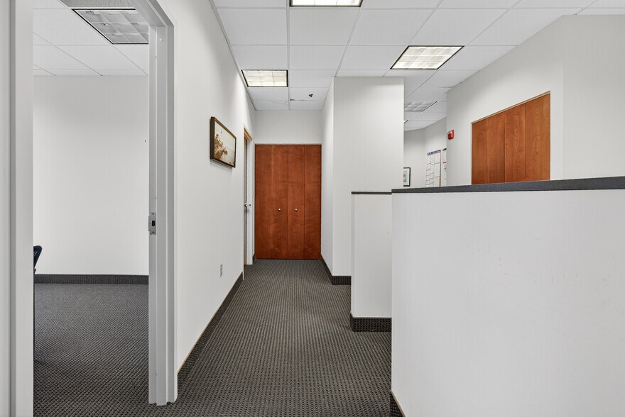 More Photos Of 46165 Westlake Dr, Sterling Medical For Sale