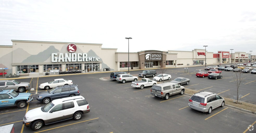 More Photos Of 2900 Deerfield Dr, Janesville General Retail For Lease