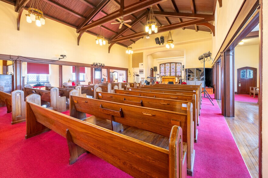 More Photos Of 927 Broadway, Fountain Hill Religious Facility For Sale