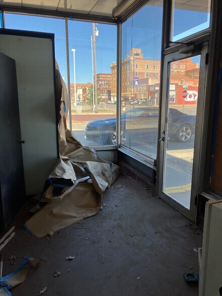 More Photos Of 301 S Main St, El Dorado Auto Repair For Lease