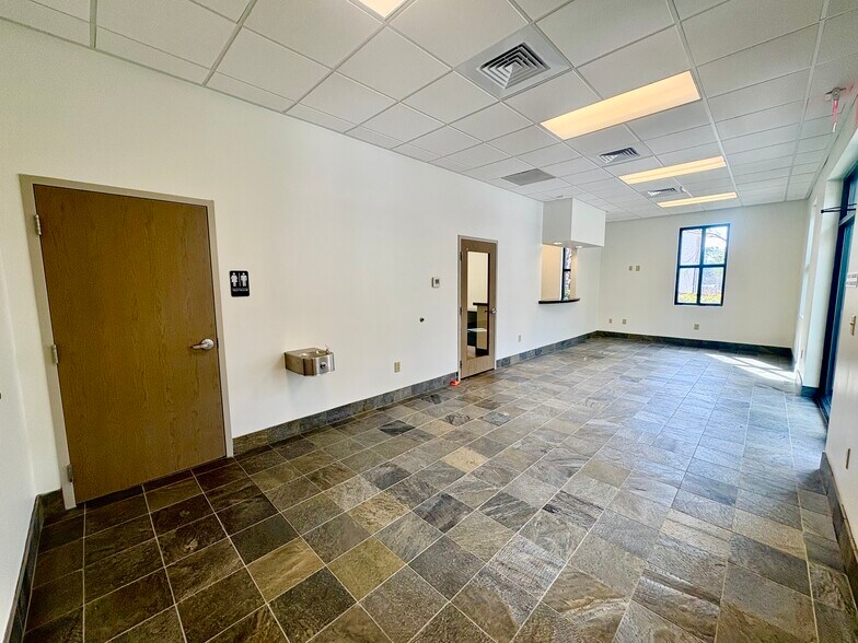 More Photos Of 2287 Henry Tecklenburg Dr, Charleston Office For Lease