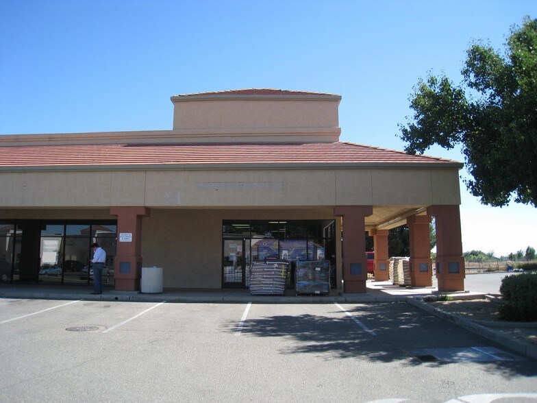 More Photos Of 1471 B St, Livingston Freestanding For Lease