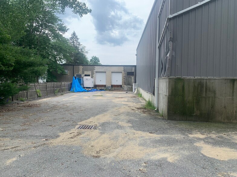 More Photos Of 62 Lakeview St, Leominster Warehouse For Sale